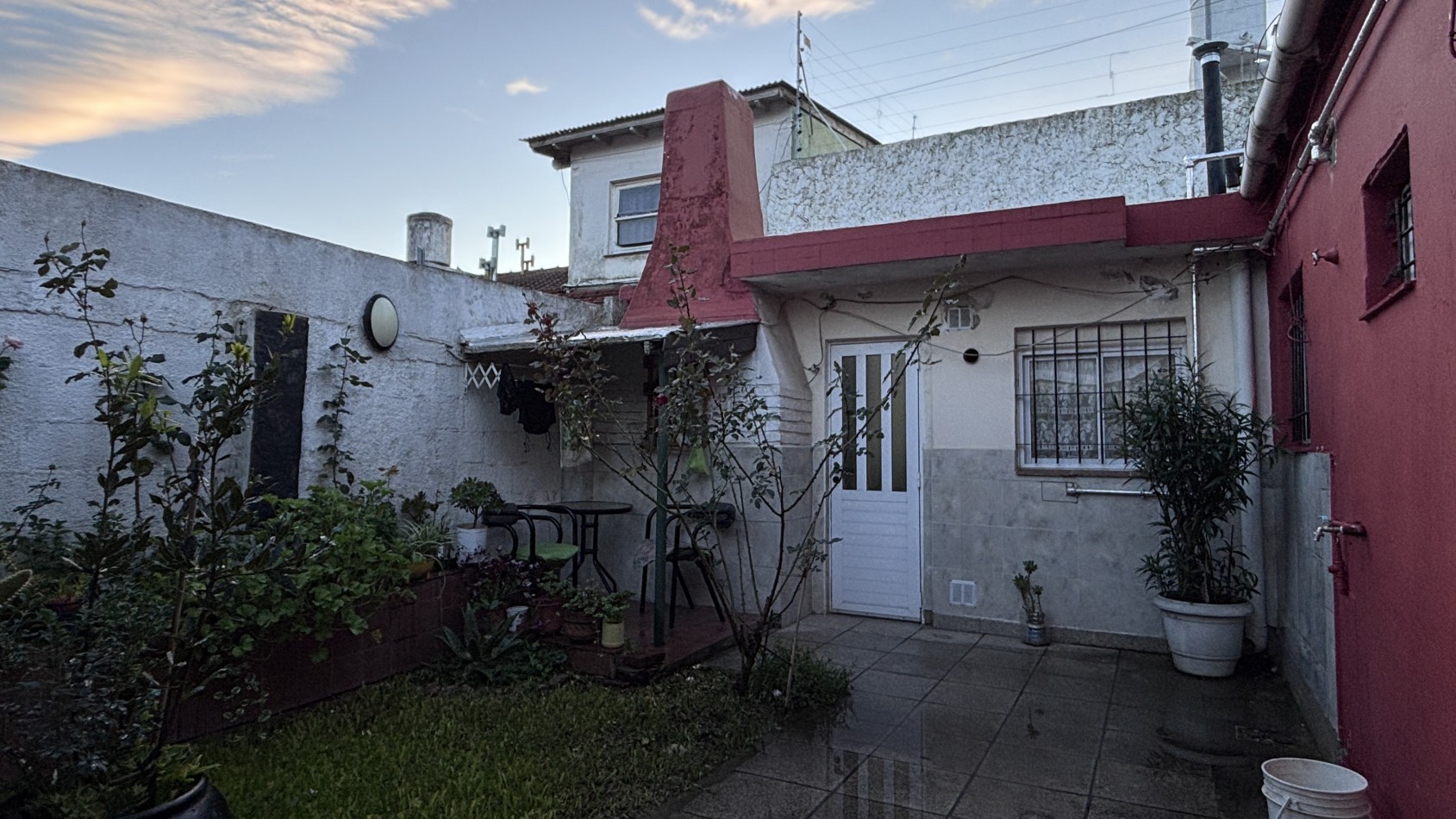 VENTA CASA DE 3 AMBIENTES A DOS CUADRAS DE LA AV. PRINCIPAL - BARRIO FORTUNATO DE LA PLAZA 