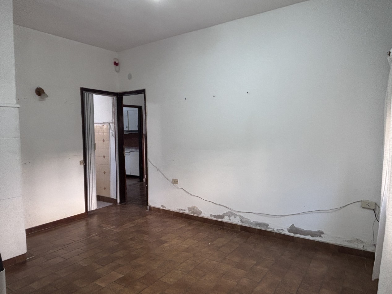 VENTA CASA DE 3 AMBIENTES A DOS CUADRAS DE LA AV. PRINCIPAL - BARRIO FORTUNATO DE LA PLAZA 
