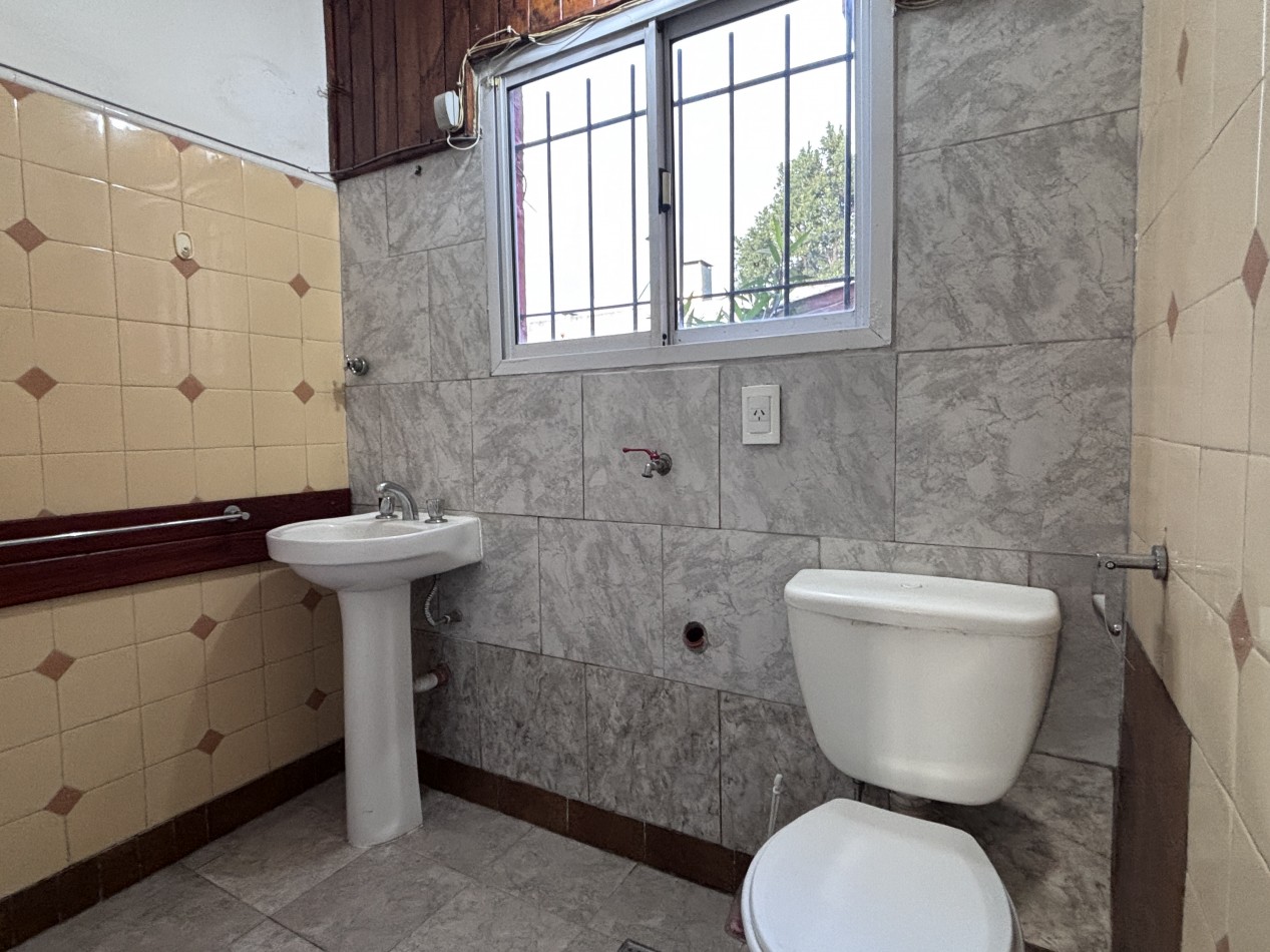 VENTA CASA DE 3 AMBIENTES A DOS CUADRAS DE LA AV. PRINCIPAL - BARRIO FORTUNATO DE LA PLAZA 