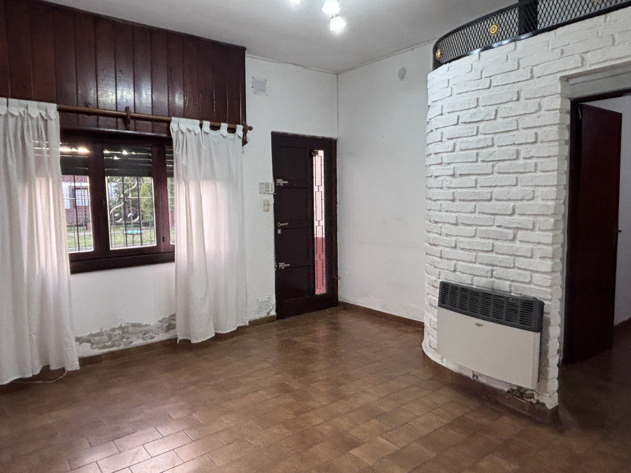 VENTA CASA DE 3 AMBIENTES A DOS CUADRAS DE LA AV. PRINCIPAL - BARRIO FORTUNATO DE LA PLAZA 