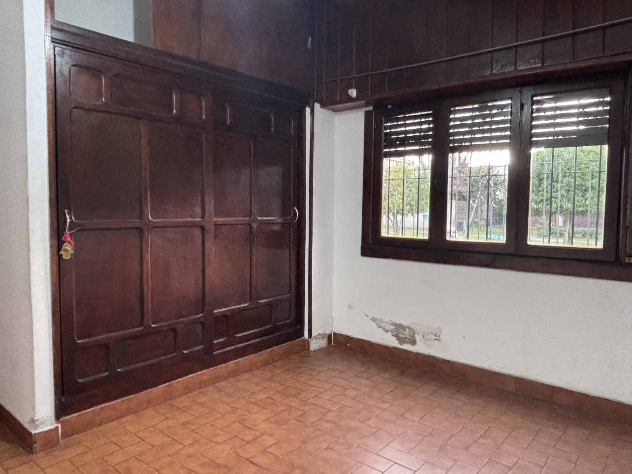 VENTA CASA DE 3 AMBIENTES A DOS CUADRAS DE LA AV. PRINCIPAL - BARRIO FORTUNATO DE LA PLAZA 