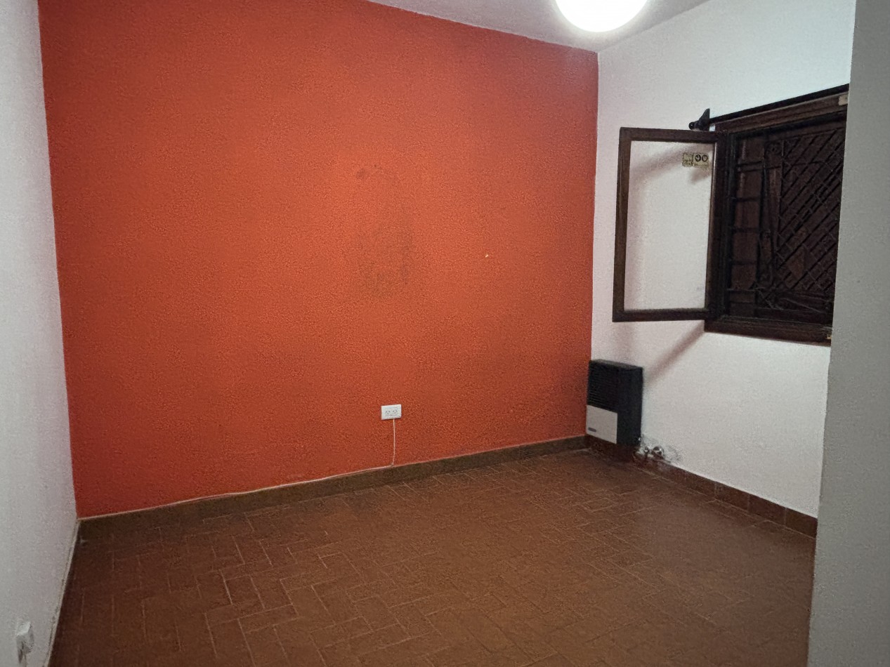 VENTA CASA DE 3 AMBIENTES A DOS CUADRAS DE LA AV. PRINCIPAL - BARRIO FORTUNATO DE LA PLAZA 