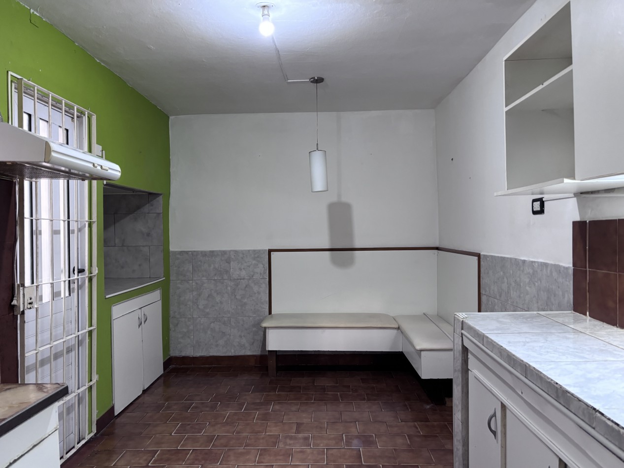 VENTA CASA DE 3 AMBIENTES A DOS CUADRAS DE LA AV. PRINCIPAL - BARRIO FORTUNATO DE LA PLAZA 