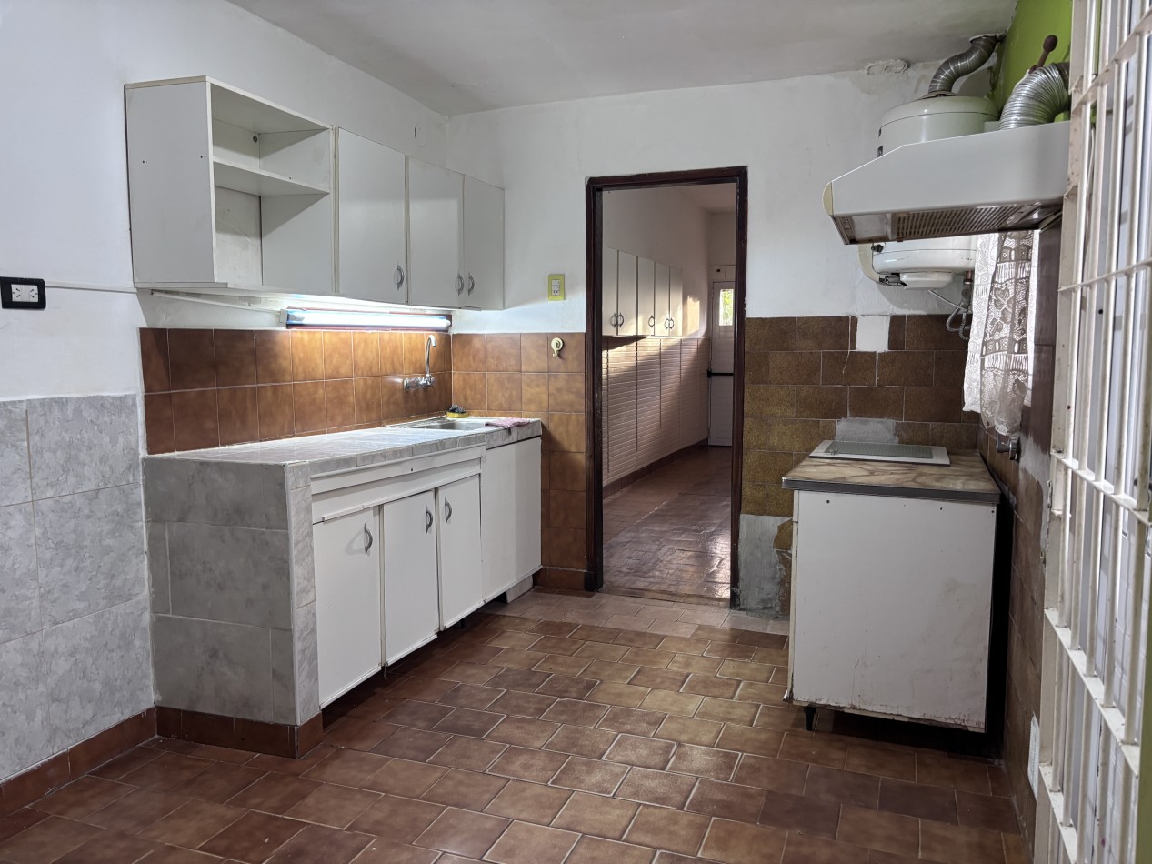 VENTA CASA DE 3 AMBIENTES A DOS CUADRAS DE LA AV. PRINCIPAL - BARRIO FORTUNATO DE LA PLAZA 
