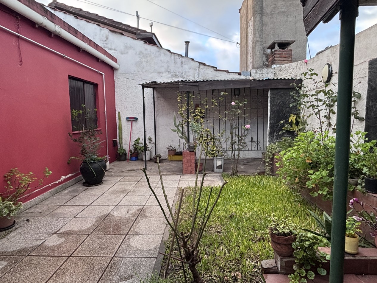 VENTA CASA DE 3 AMBIENTES A DOS CUADRAS DE LA AV. PRINCIPAL - BARRIO FORTUNATO DE LA PLAZA 