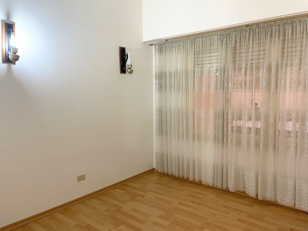 VENTA DEPARTAMENTO 3 AMBIENTES C/ BALCON A LA CALLE - BARRIO LA PERLA