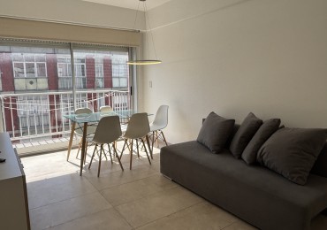 VENTA DEPARTAMENTO 2 AMBIENTES TOTALMENTE RECICLADO A LA CALLE CON BALCON. ZONA PASEO ALDREY