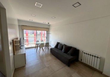 VENTA DEPARTAMENTO 2 AMBIENTES TOTALMENTE RECICLADO A LA CALLE CON BALCON. ZONA PASEO ALDREY