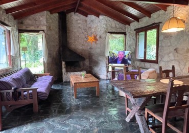 ALQUILER INVERNAL. CASA DE 3 AMBIENTES CON PARQUE EN BOSQUE PERALTA RAMOS