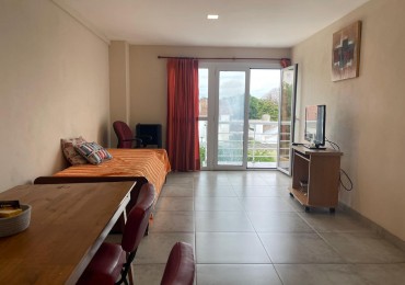 ALQUILER POR 24 MESES. DEPARTAMENTO 2 AMBIENTES CON BALCON Y COCHERA. ZONA SAN JOSE