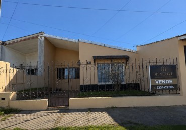 VENTA CASA DE 4 AMBIENTES - BARRIO 9 DE JULIO 